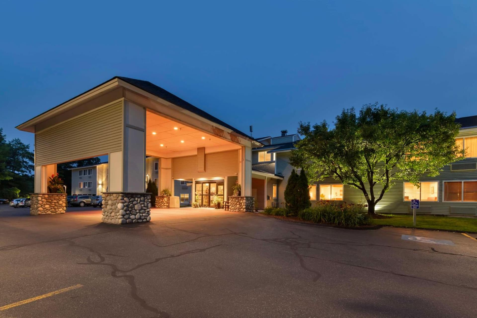 Best Western Plus Windjammer Inn & Conference Center — hotel in Burlington, Vermont
