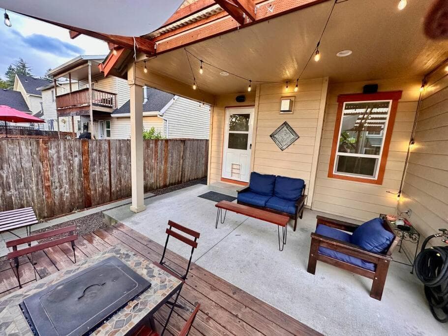 Perfect retreat in Oregon City! featured exterior or lobby in Oregon City, OR — similar hotel