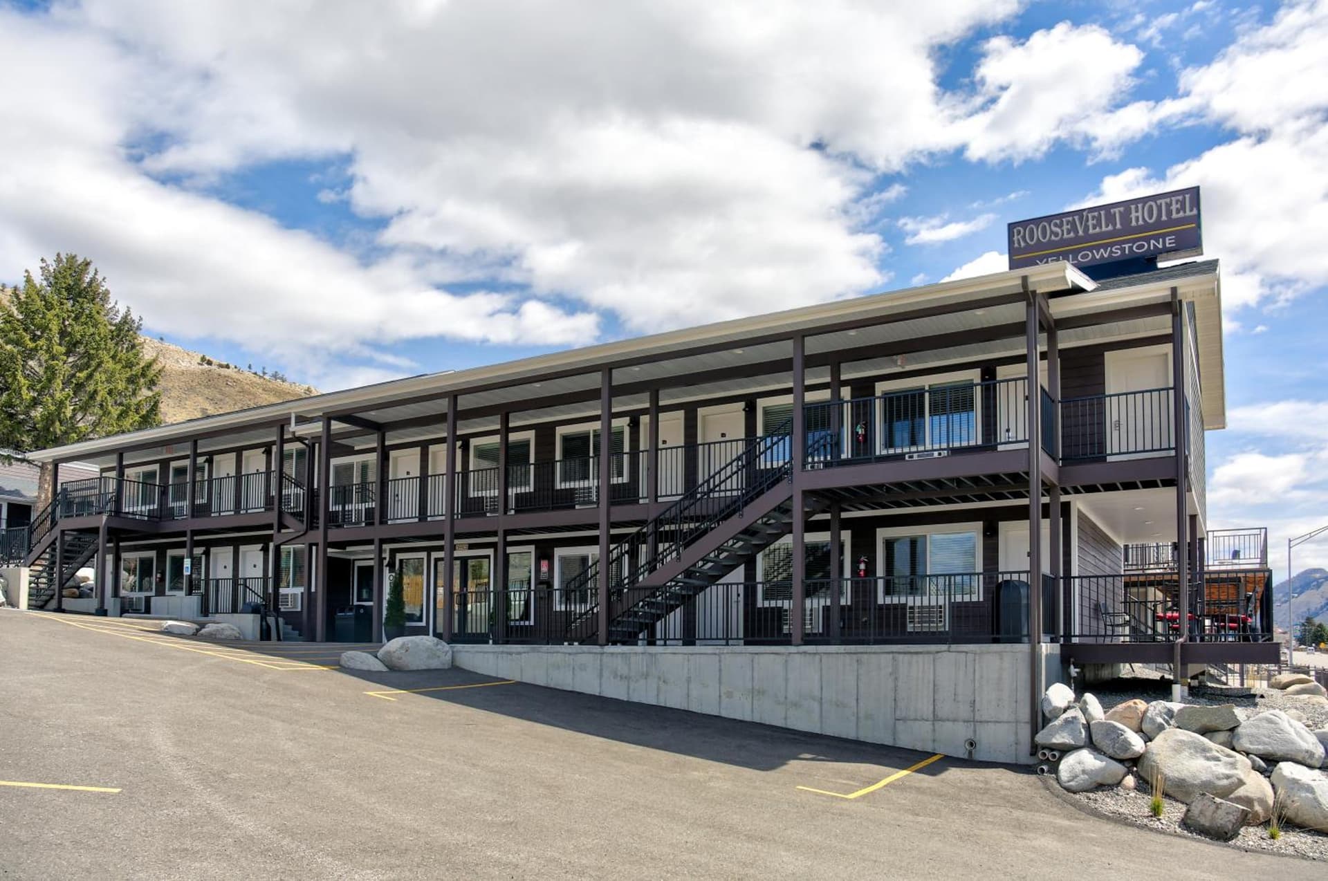 Roosevelt Hotel & Cabins - Yellowstone — hotel in Gardiner, Montana