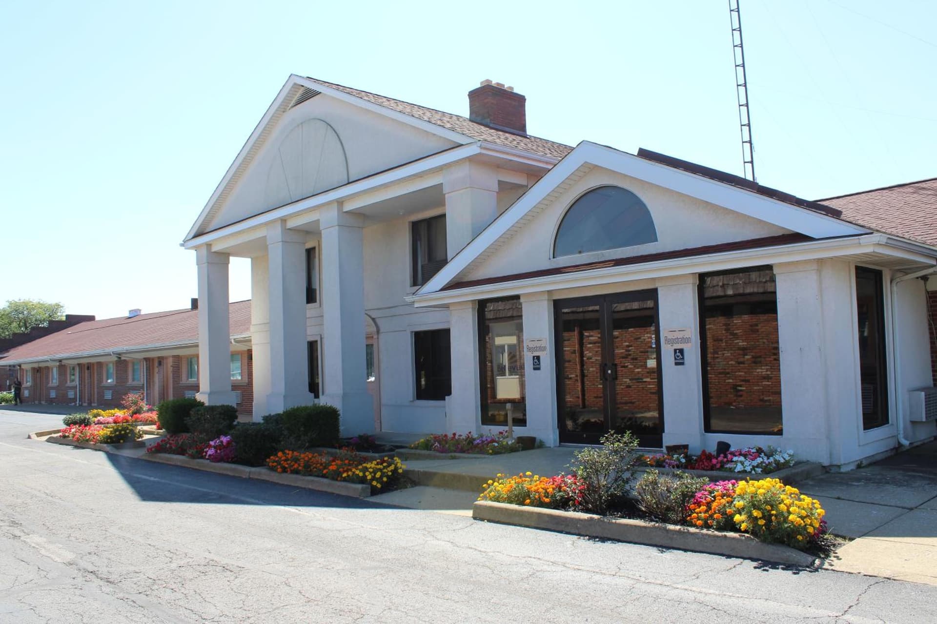 Bellevue Hotel and Suites featured exterior or lobby in Bellevue, OH — similar hotel