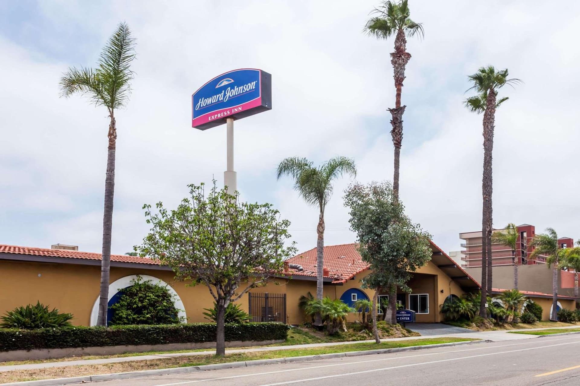 Howard Johnson by Wyndham National City/San Diego South — hotel in National City, California