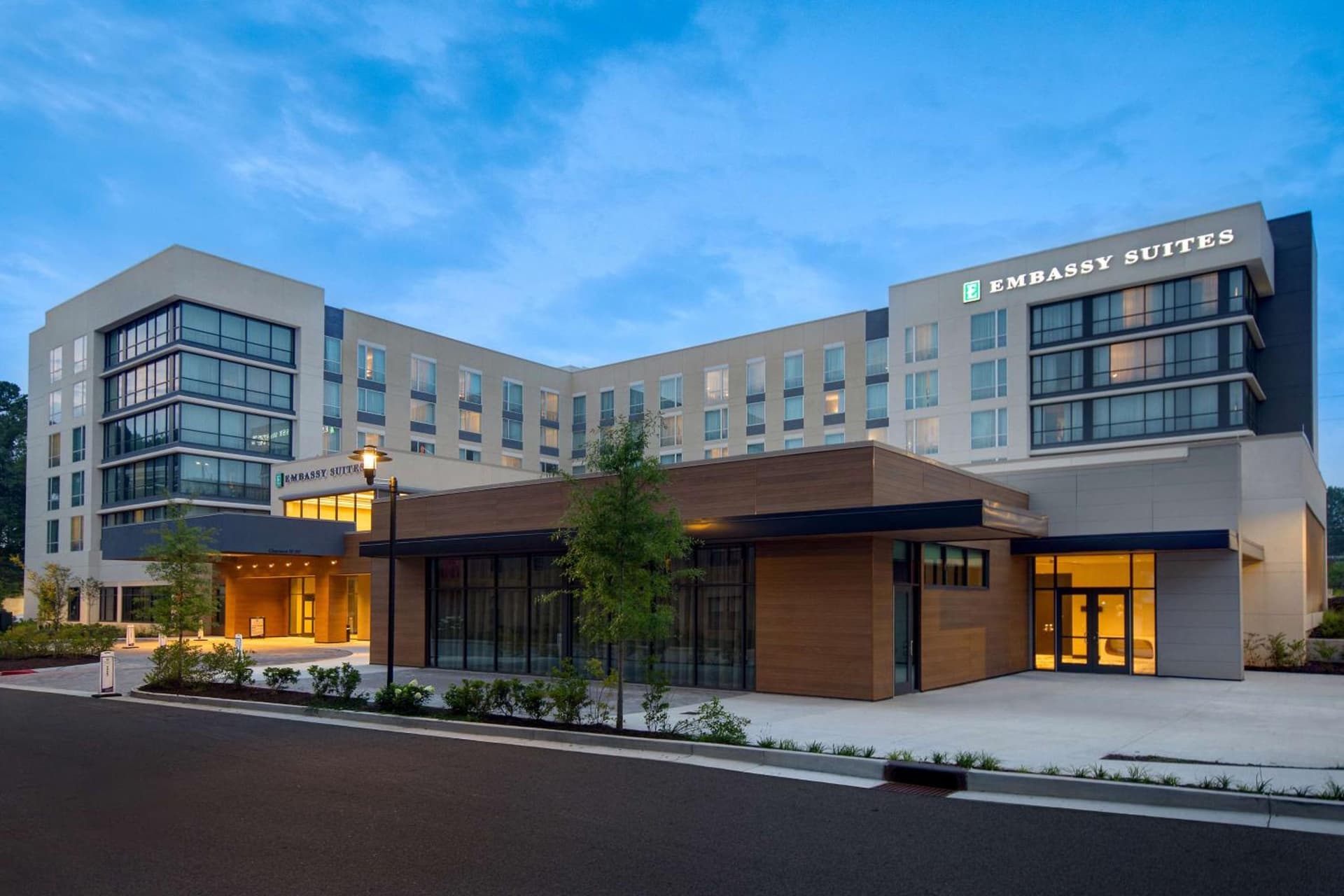 Embassy Suites By Hilton Alpharetta Halcyon — hotel in Alpharetta, Georgia