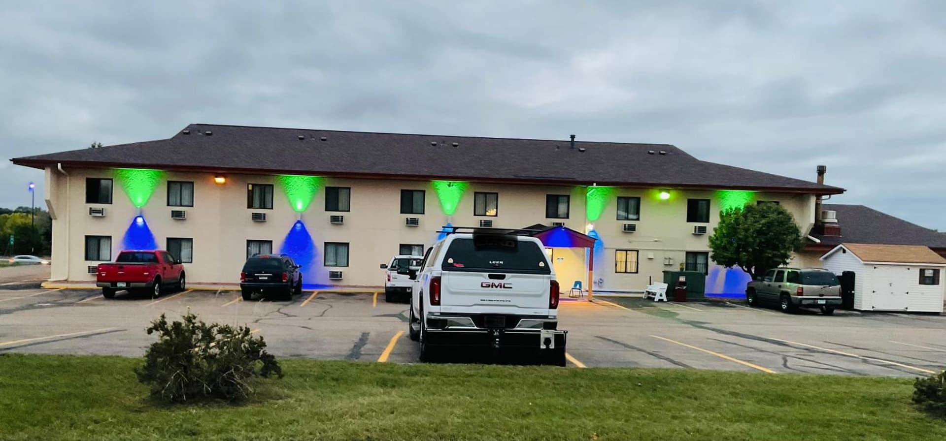 Budget Host Inn interior in Buffalo, MN — gallery photo 2