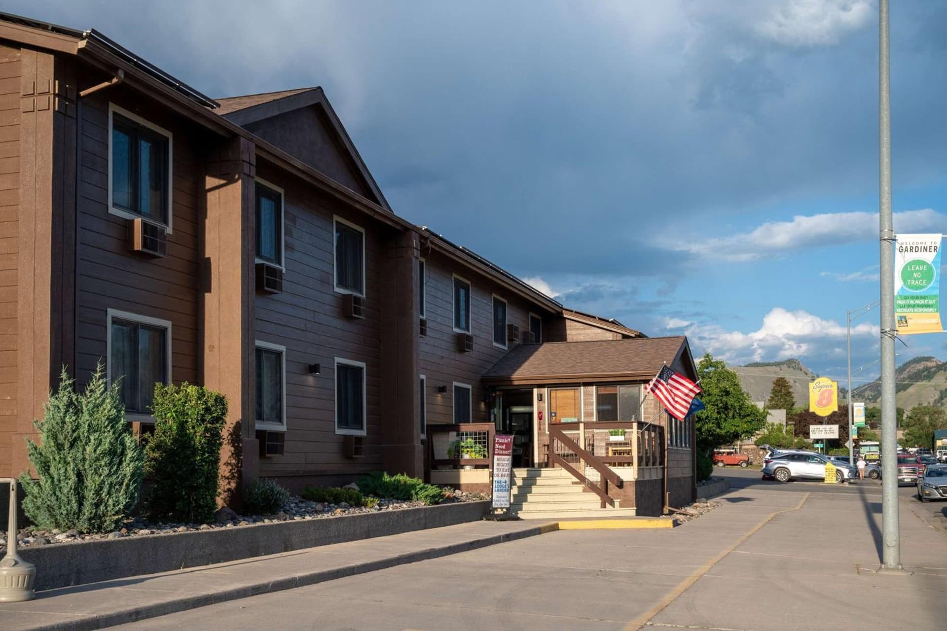 Super 8 by Wyndham Gardiner/Yellowstone Park Area — hotel in Gardiner, Montana