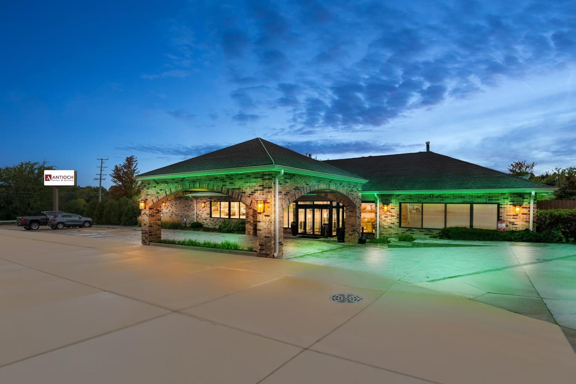 Antioch Hotel & Suites — hotel in McHenry, Illinois