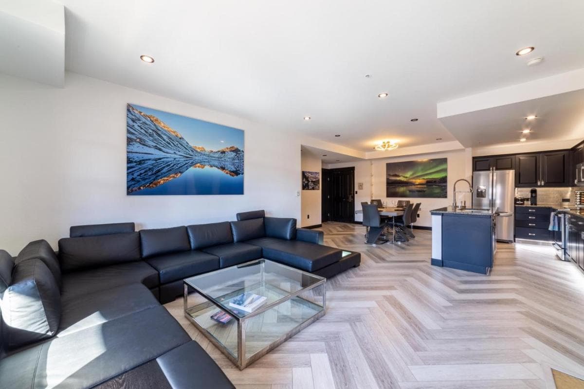 #544- Luxury Village 3BR - Spa, Pool, & Walk to Gondola — hotel in Mammoth Lakes, California