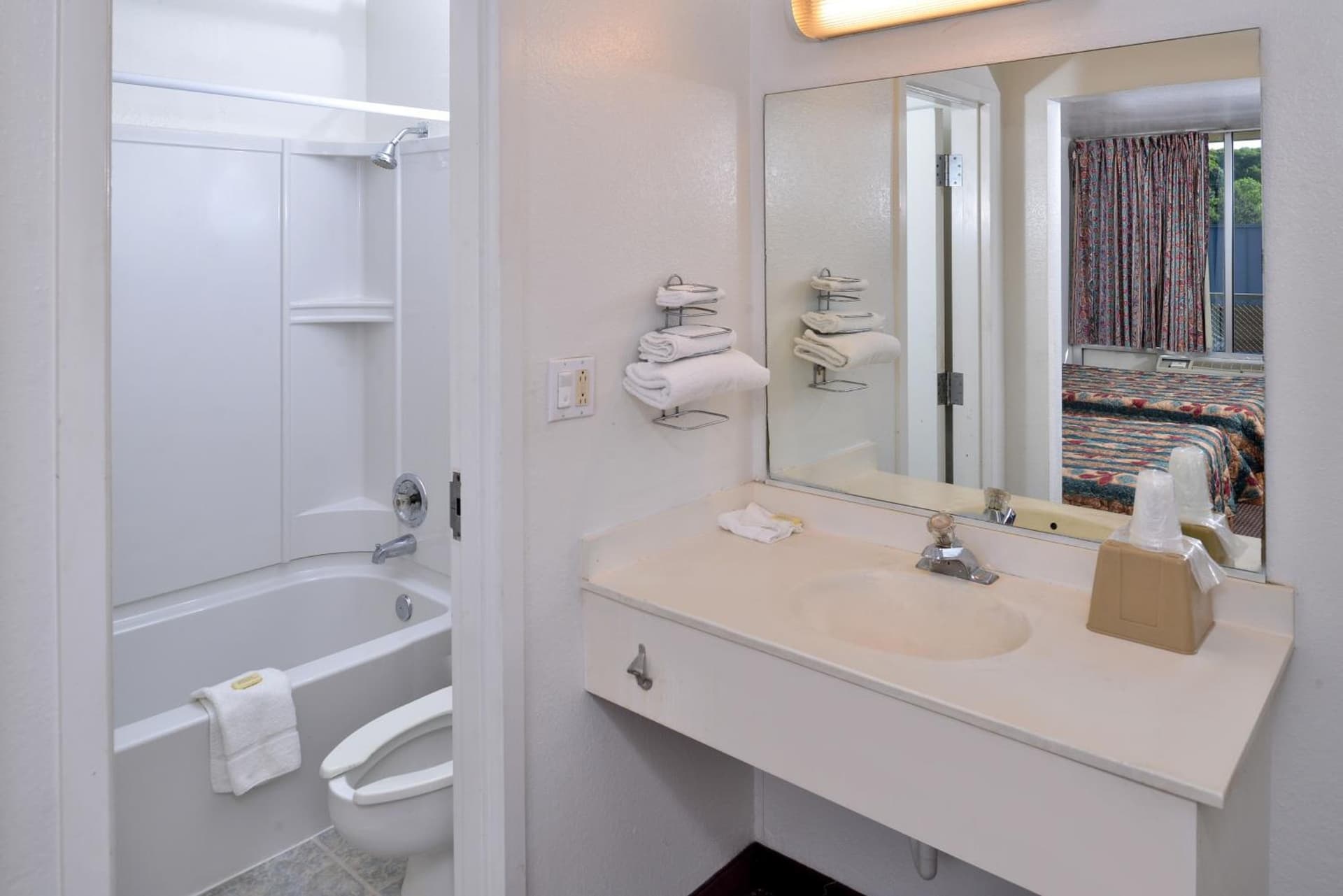 Budget Inn Greenville By Hotel O I-85 interior in Greenville, SC — gallery photo 2