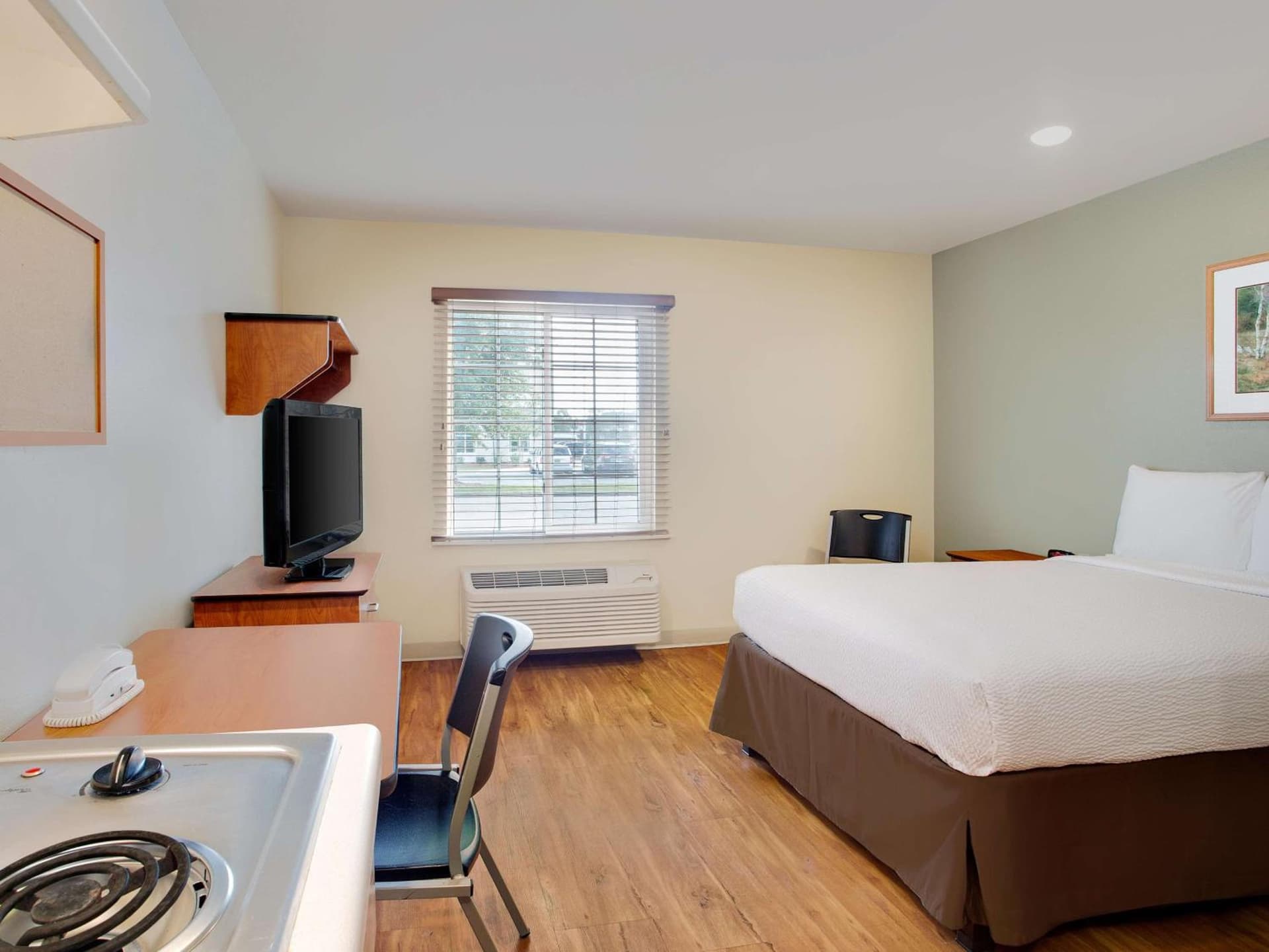 Extended Stay America Select Suites - Mobile - I-65 property views in Mobile, AL — gallery photo 3