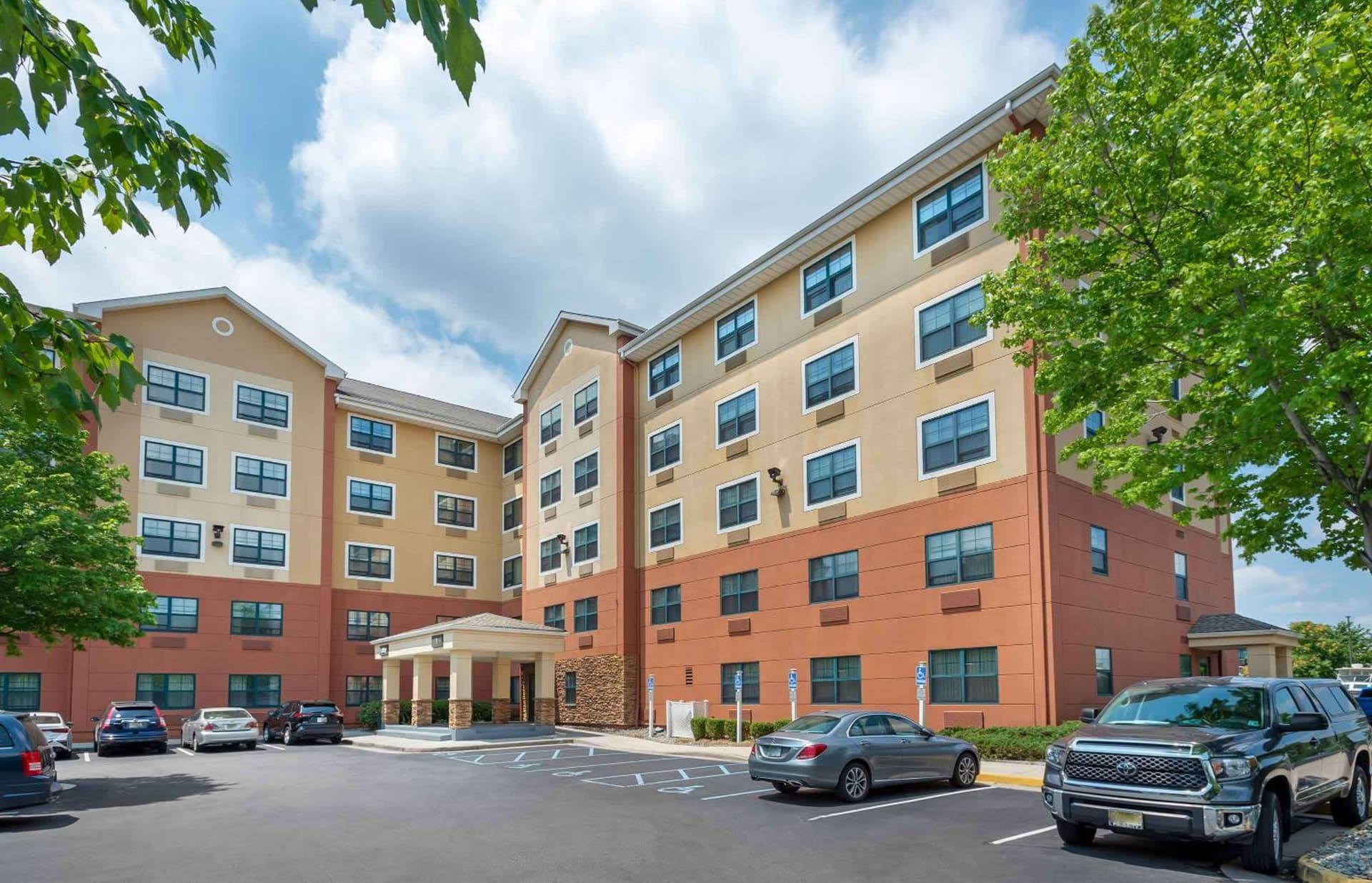 Extended Stay America Suites - Secaucus - Meadowlands — hotel in Secaucus, New Jersey