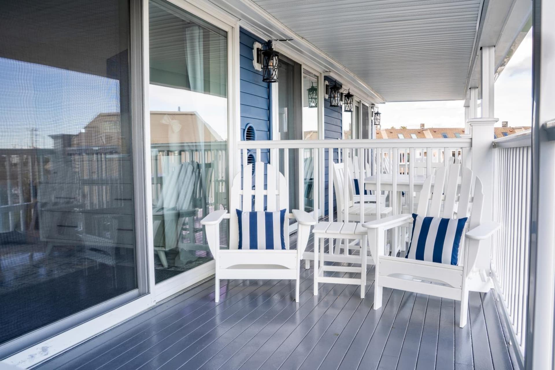 935 Ocean, a Beachside Inn interior in Hampton — gallery photo 2
