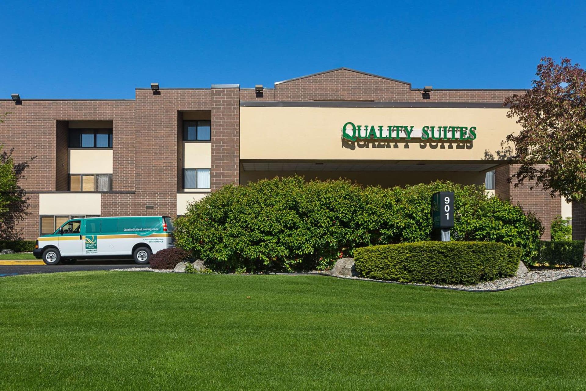 Quality Suites Lansing West — hotel in Lansing, Michigan