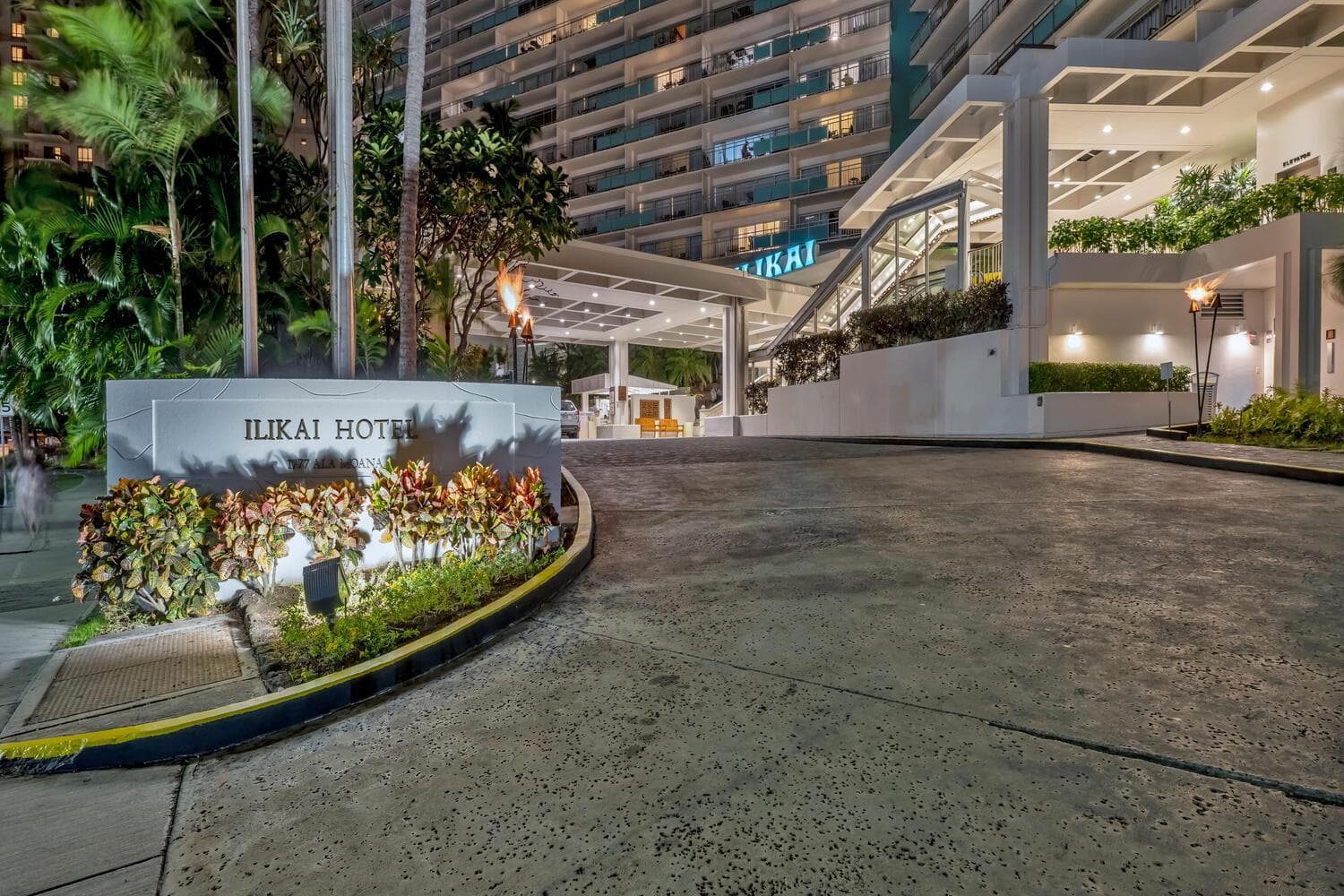 Ilikai's Best Beach Front Executive Suite featured exterior or lobby in Honolulu, HI — similar hotel