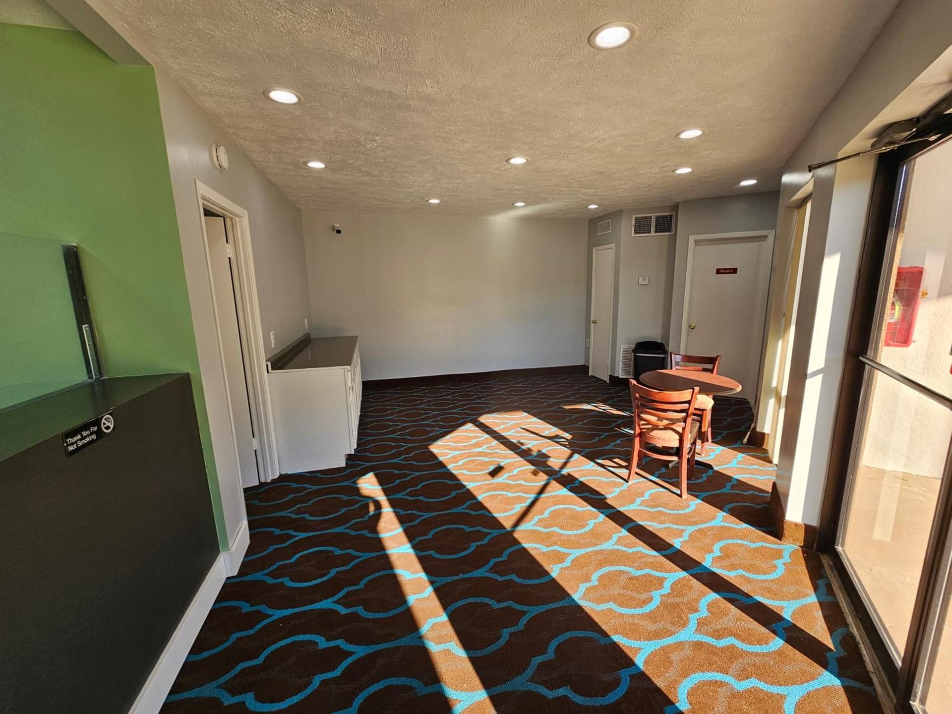 TRAVEL INN interior in Brandon, MS — gallery photo 2