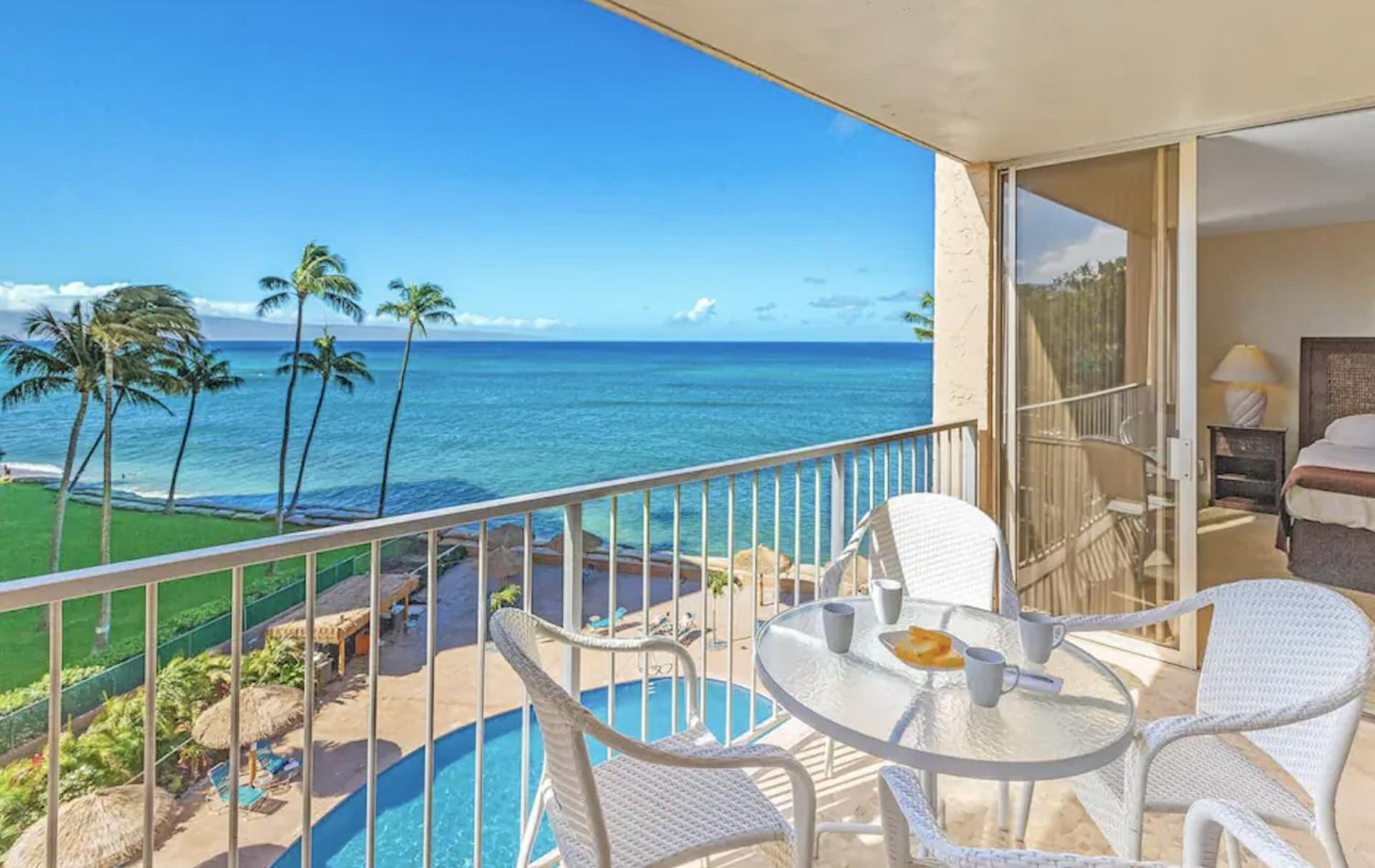 Stunning 1 Bedroom with Ocean and Island Views ~ Sleeps 4 ~ Royal Kahana 514 — hotel in Hana, Hawaii