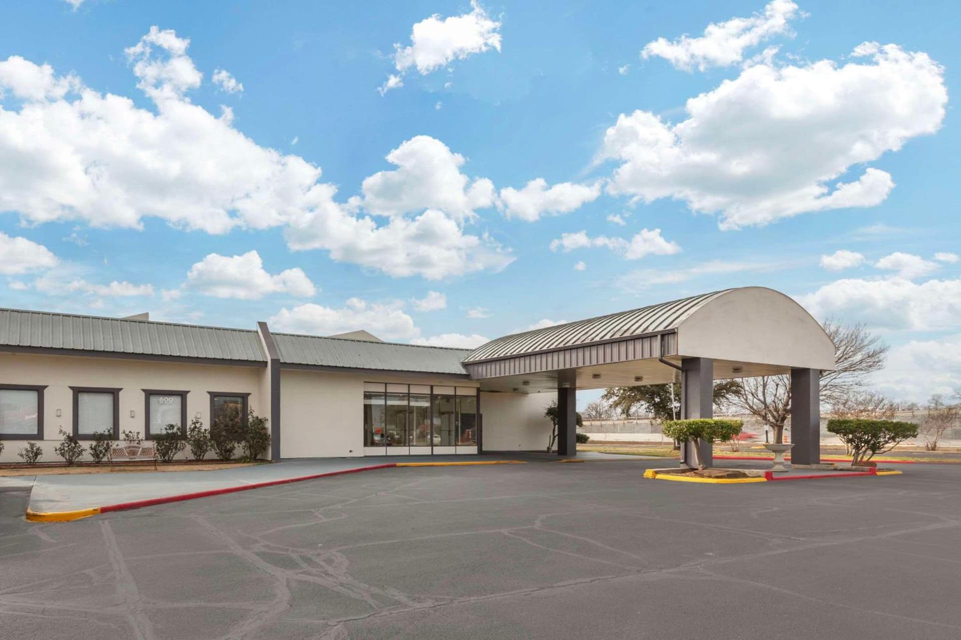 Suburban Studios Gainesville — hotel in Gainesville, Texas