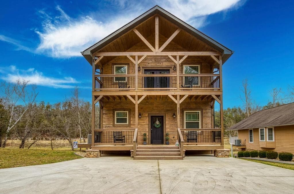 Creekside Lodge interior in Pigeon Forge, TN — gallery photo 2