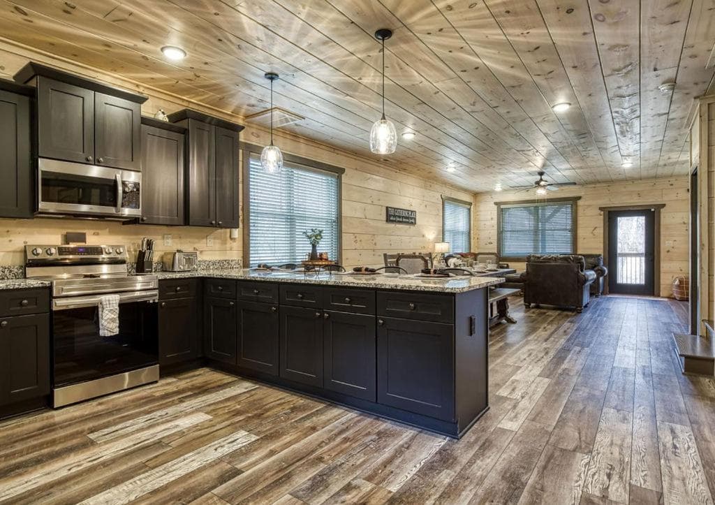 Creekside Lodge property views in Pigeon Forge, TN — gallery photo 3