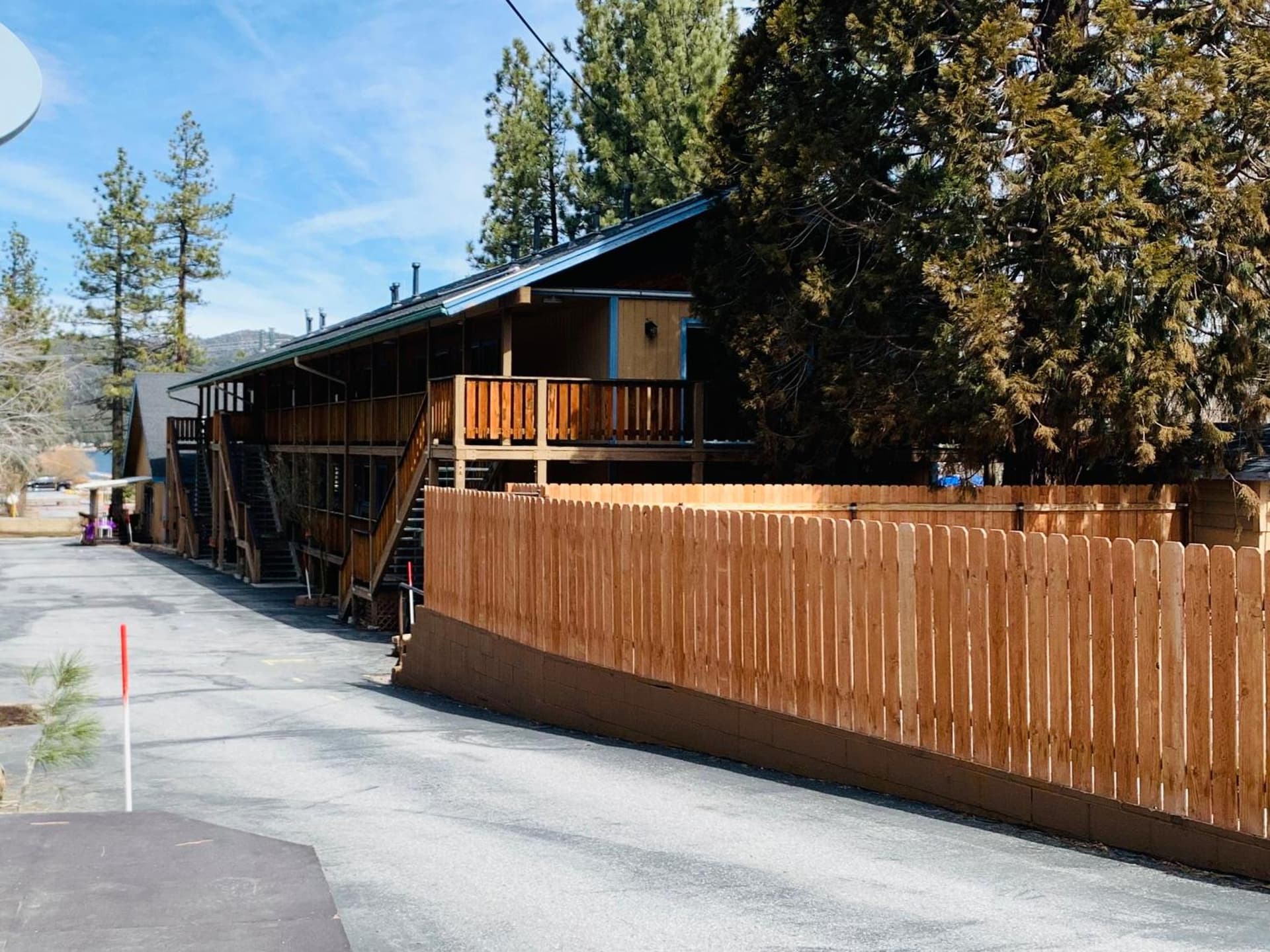 Snow Bear Lodge interior in Big Bear Lake, CA — gallery photo 2