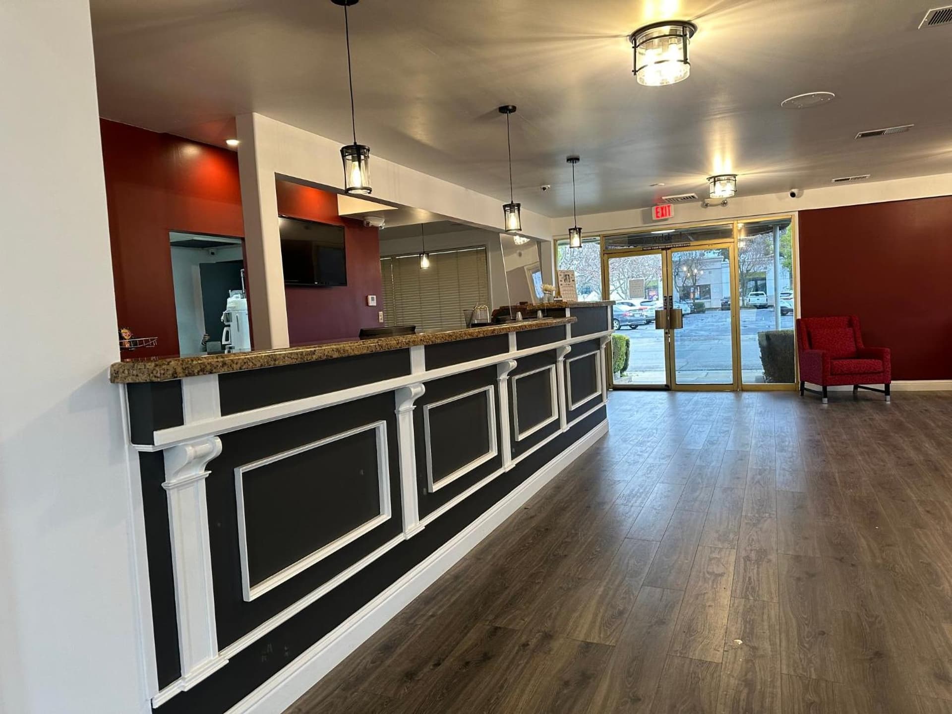 Red Roof Inn Yuba City Bonanza - Marysville interior in Yuba City, CA — gallery photo 2