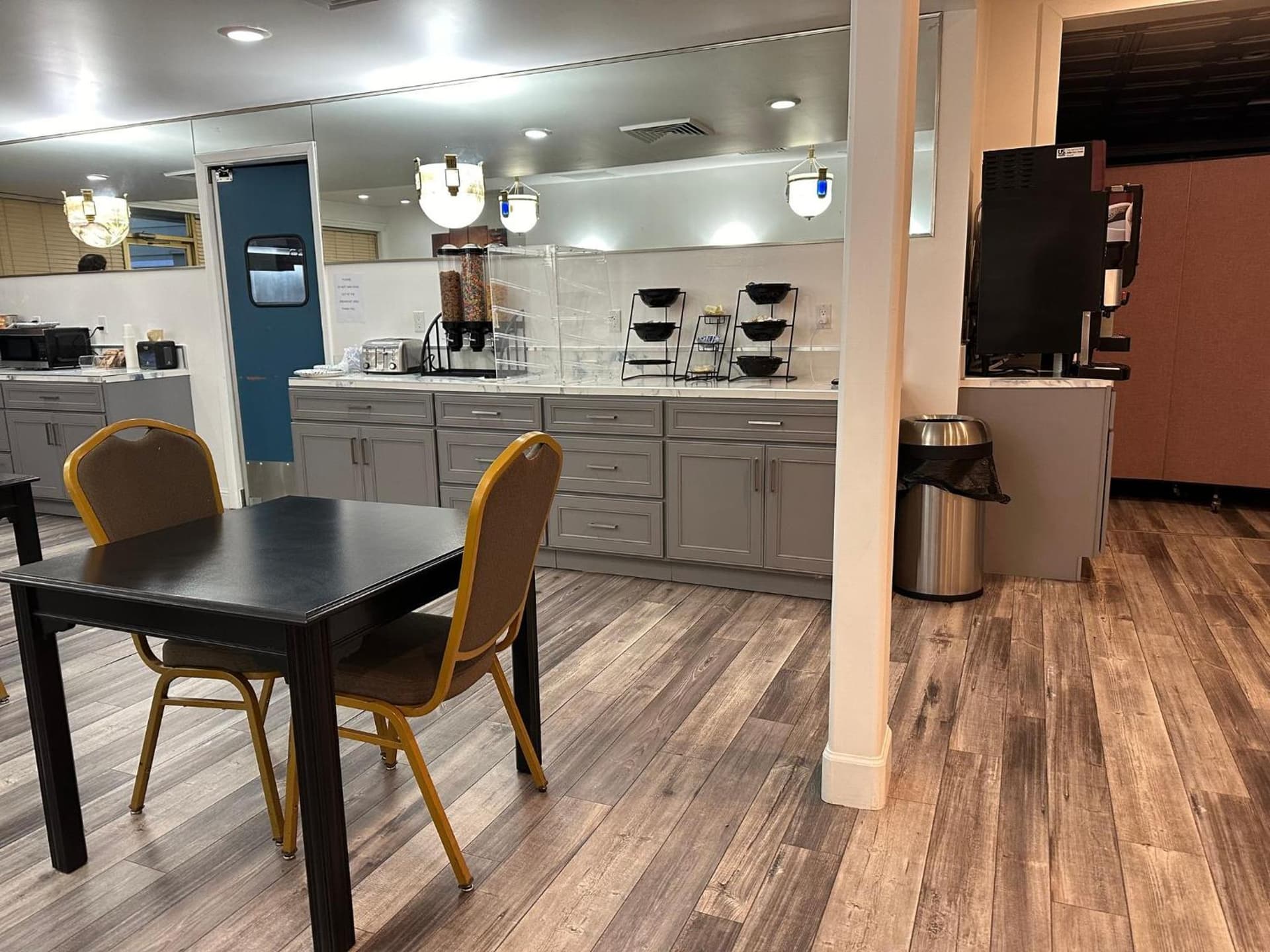 Red Roof Inn Yuba City Bonanza - Marysville property views in Yuba City, CA — gallery photo 3
