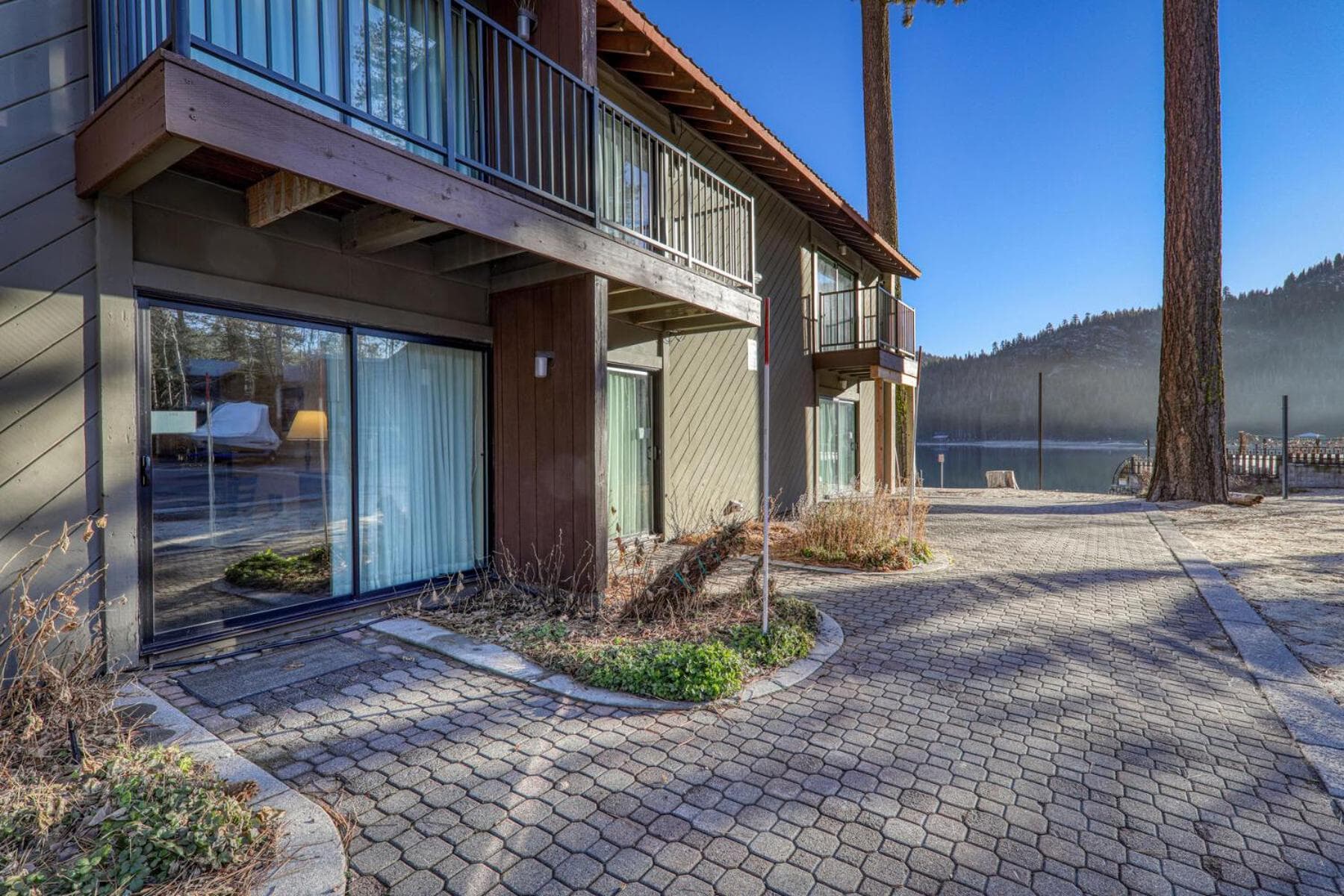 Beautiful Studio W/Kitchenette #134 at Donner Lake Village — hotel in Truckee, California