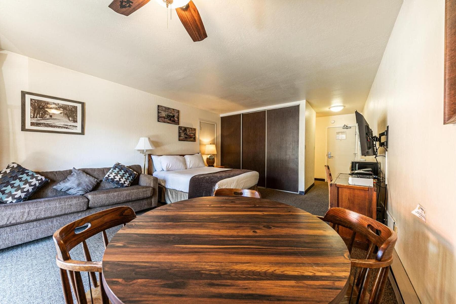 Lodgette 2nd Floor Unit 232 Bldg C interior in Truckee, CA — gallery photo 2