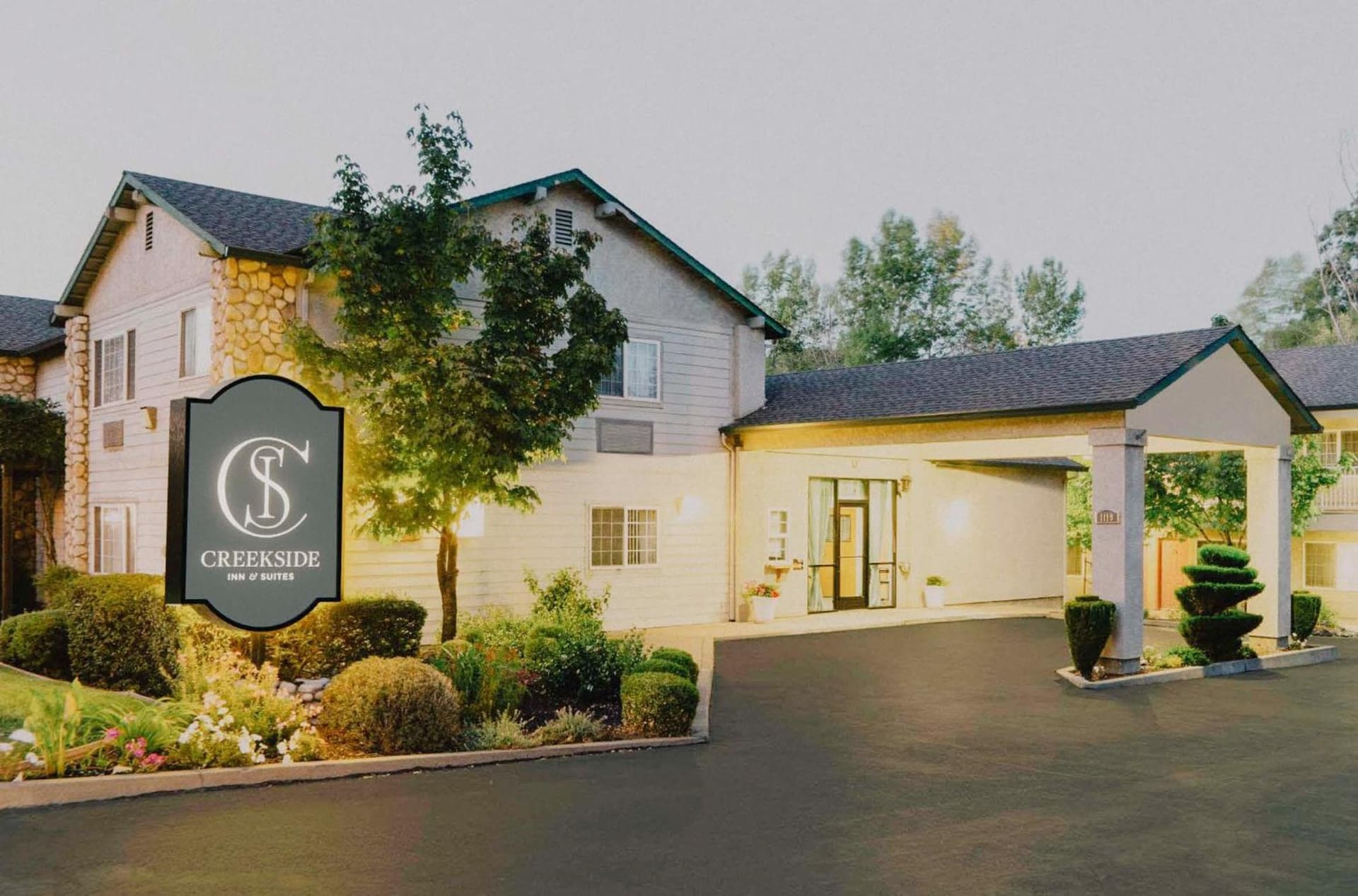 Creekside Inn & Suites — hotel in Willits, California