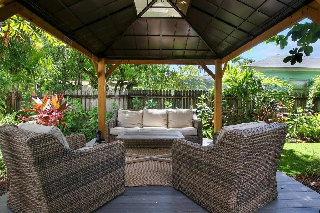 Lovely 1 Bedroom - Walk to Waterfront property views in West Palm Beach, FL — gallery photo 3
