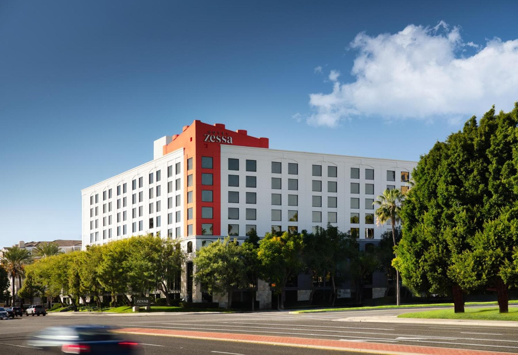 Hotel Zessa Orange County Airport, a DoubleTree by Hilton — hotel in Santa Ana, California