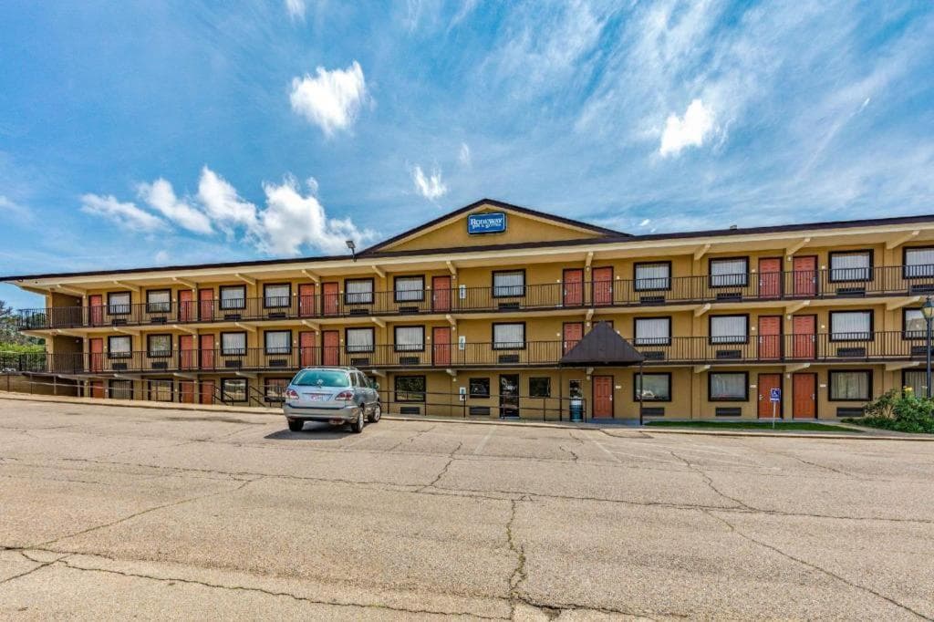Rodeway Inn & Suites — hotel in Tupelo, Mississippi