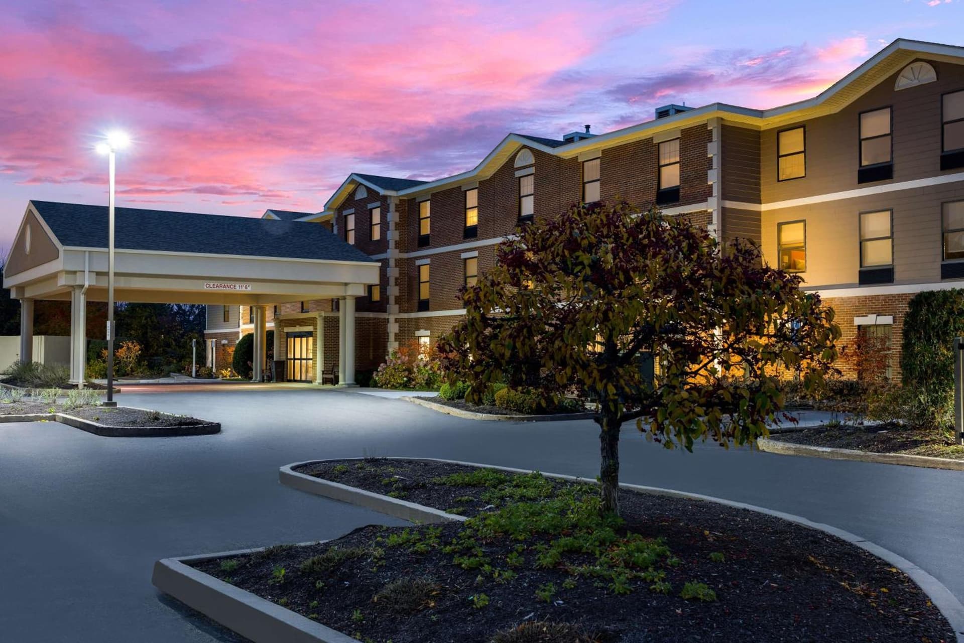 Hampton Inn & Suites Petoskey featured exterior or lobby in Petoskey, MI — similar hotel