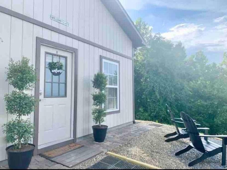 Mountain Top Bungalow featured exterior or lobby in Sevierville, TN — similar hotel