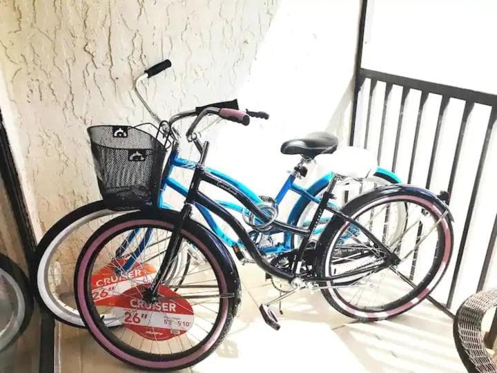 Stroll to Siesta Beach from Serene Condo + (bikes) — hotel in Siesta Key, Florida