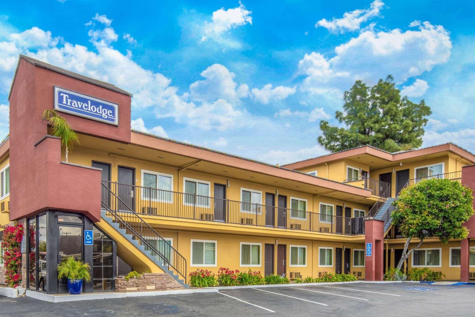 Travelodge by Wyndham Burbank-Glendale — hotel in Burbank, California