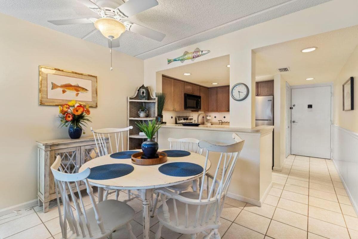 Just Beachy-Resort 2bed/2bath-Steps to Ocean interior in St. Augustine, FL — gallery photo 2