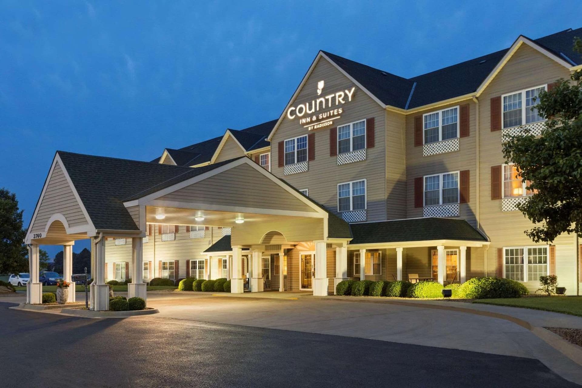 Country Inn & Suites by Radisson, Salina, KS featured exterior or lobby in Salina, KS — similar hotel