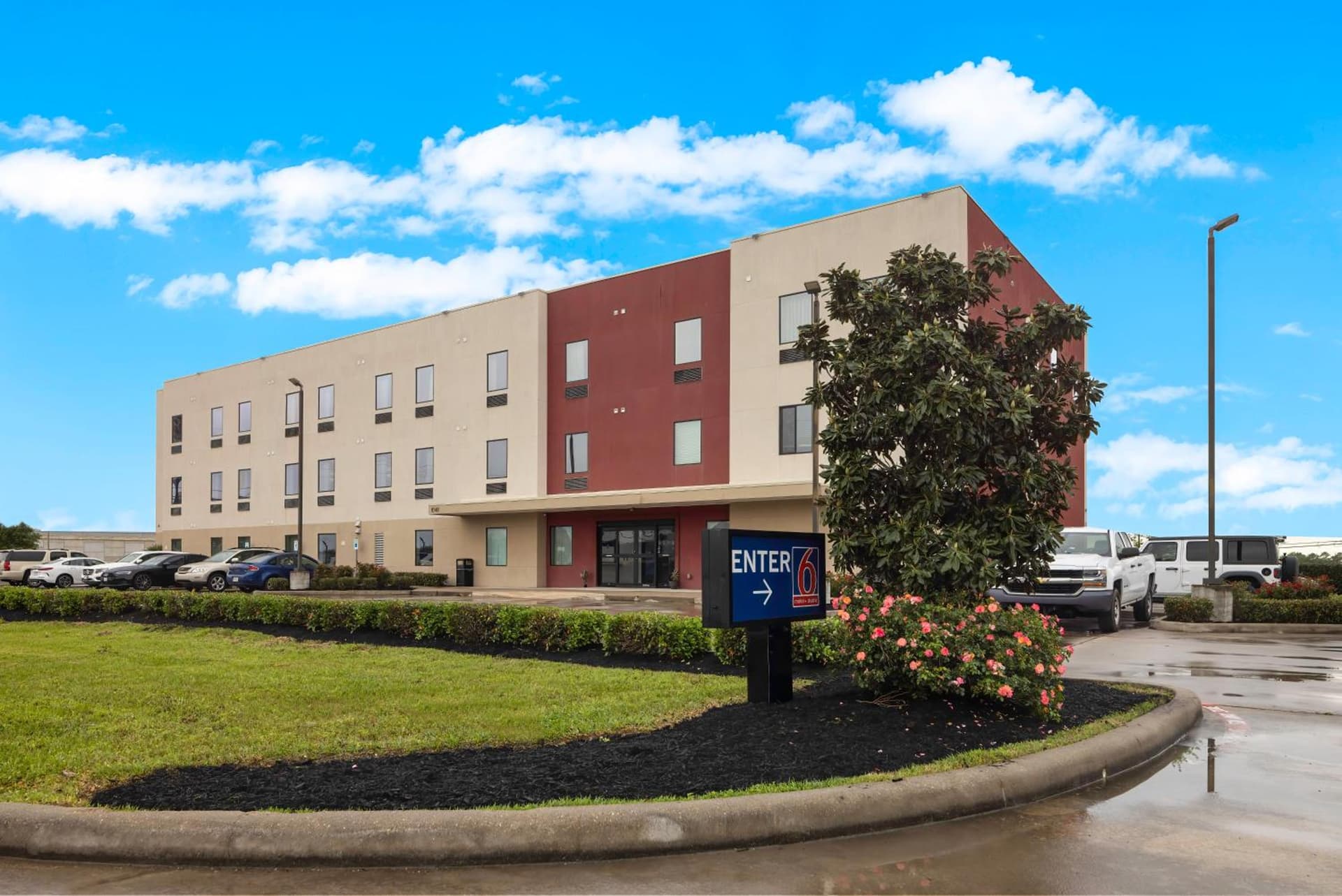 Studio 6 Suites Texas City, TX I 45 South interior in Texas City, TX — gallery photo 2