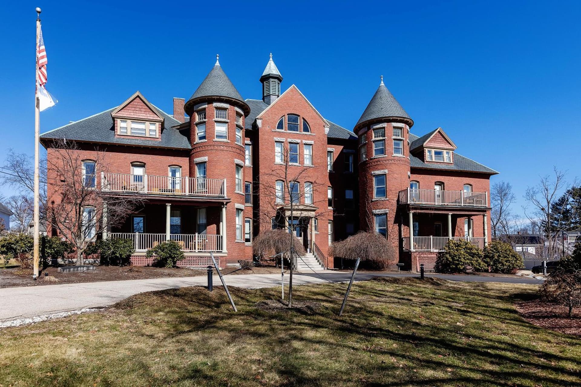 The Centennial Hotel — hotel in Concord, New Hampshire