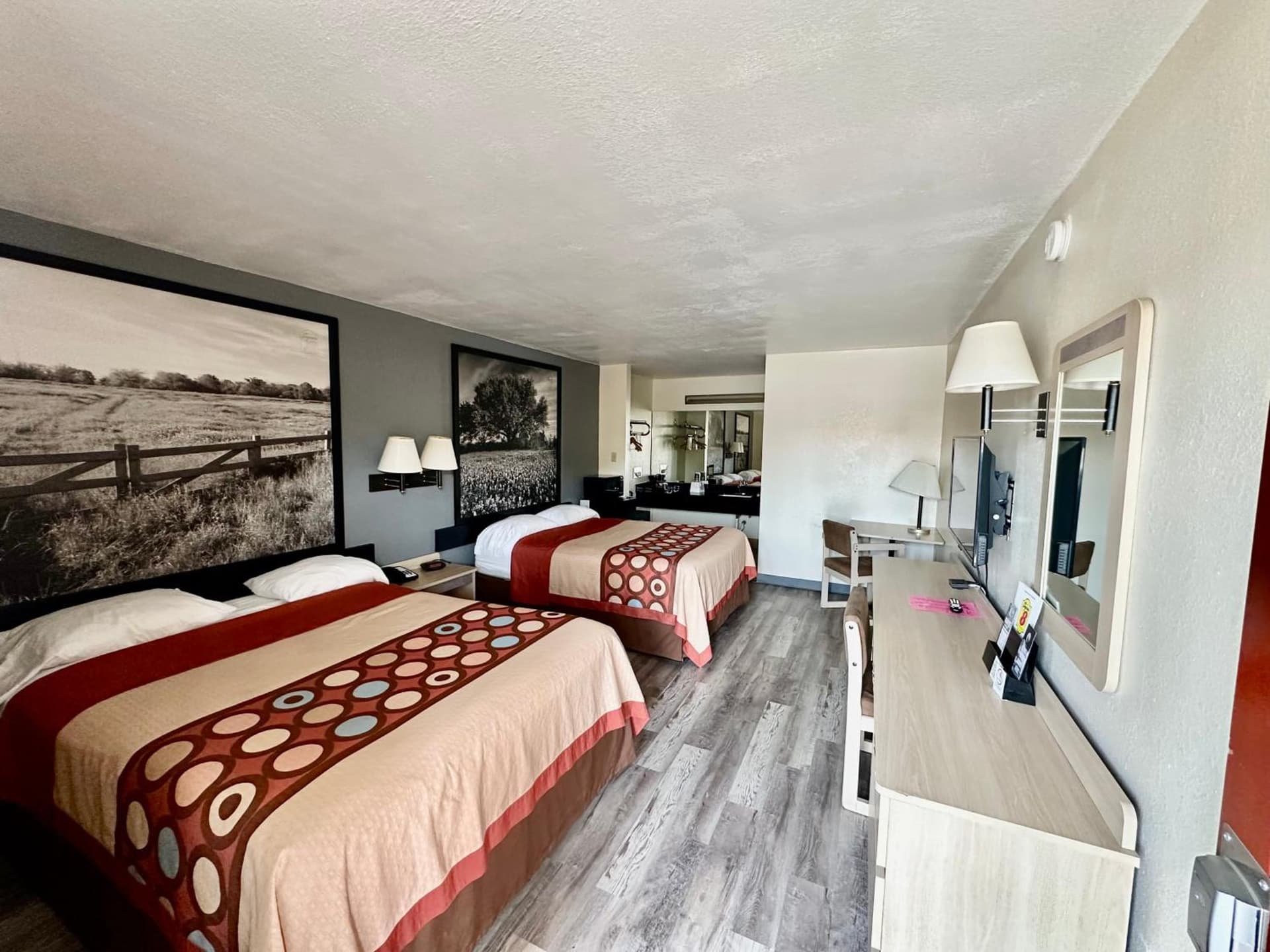 Super 8 by Wyndham Athens TX interior in Athens, TX — gallery photo 2
