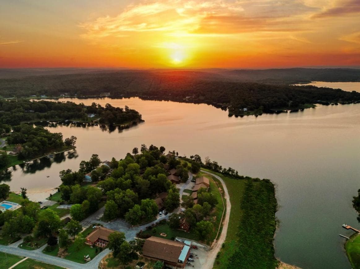 Crown Lake Resort featured exterior or lobby in Horseshoe Bend, AR — similar hotel