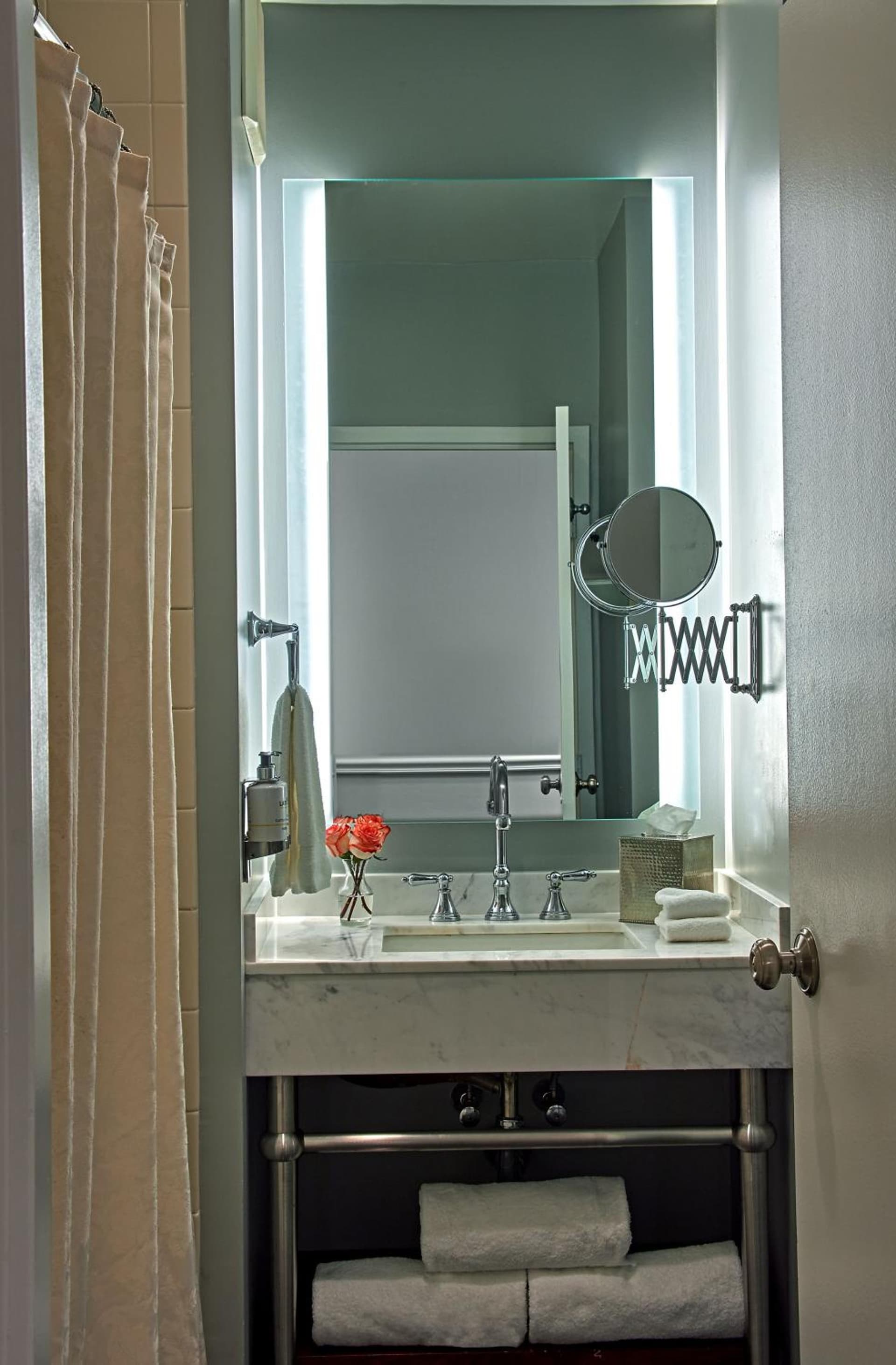 Hotel Viking interior in Newport, RI — gallery photo 2