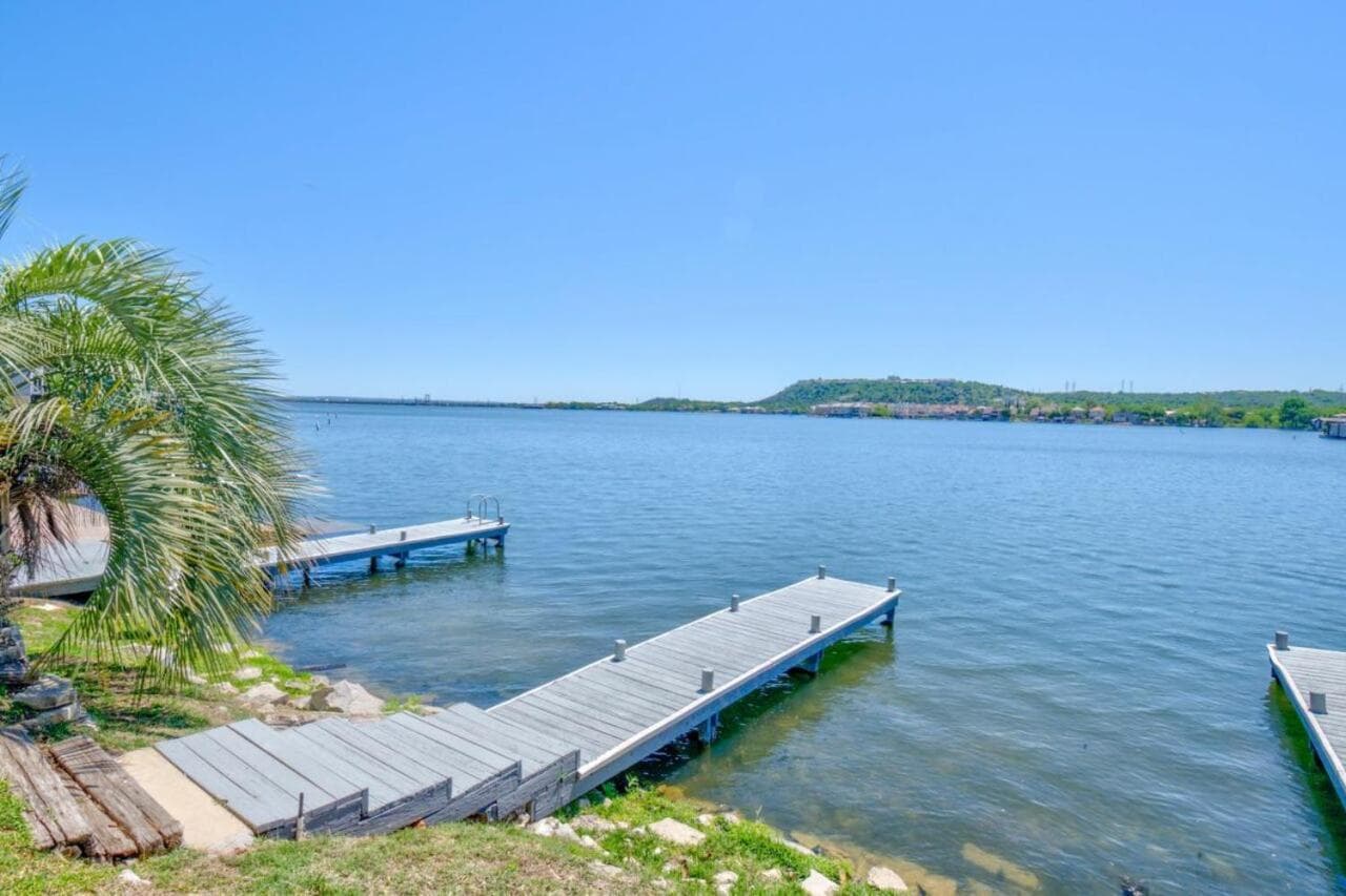 Sundowner Stay on Lake LBJ! interior in Horseshoe Bay, TX — gallery photo 2