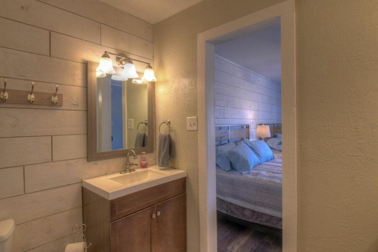 Sundowner Stay on Lake LBJ! property views in Horseshoe Bay, TX — gallery photo 3