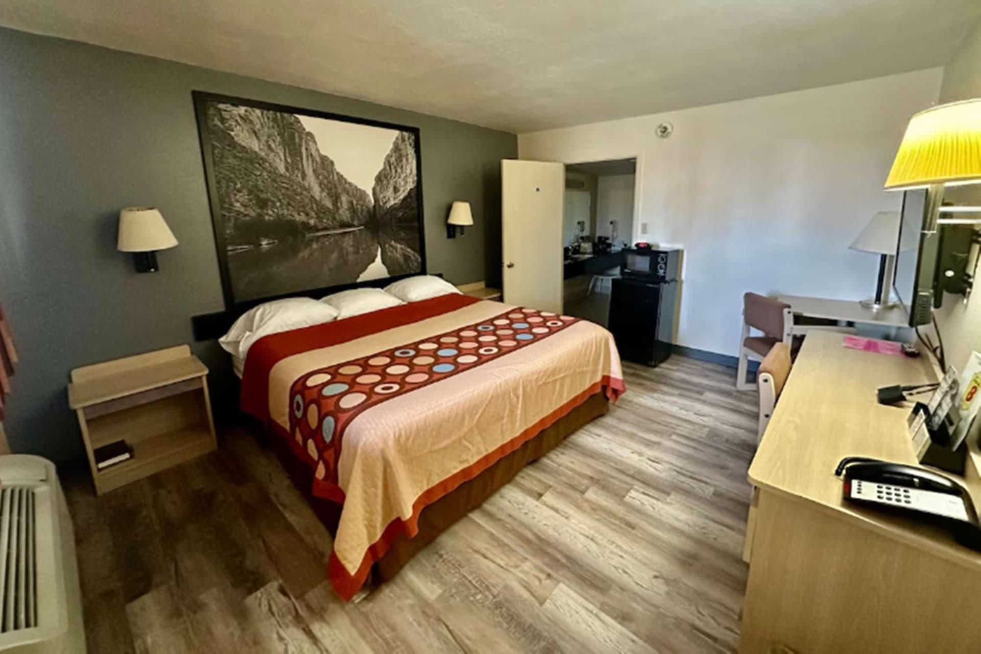 Super 8 by Wyndham Athens TX property views in Athens, TX — gallery photo 3