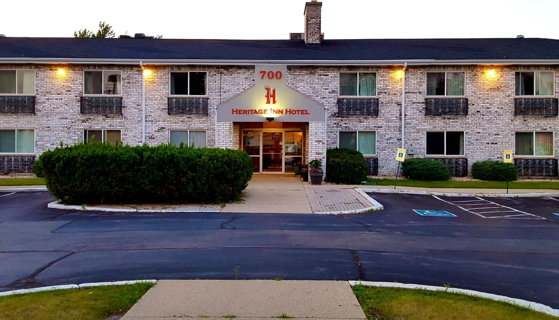 Heritage Inn Hotel — hotel in Watertown, Wisconsin