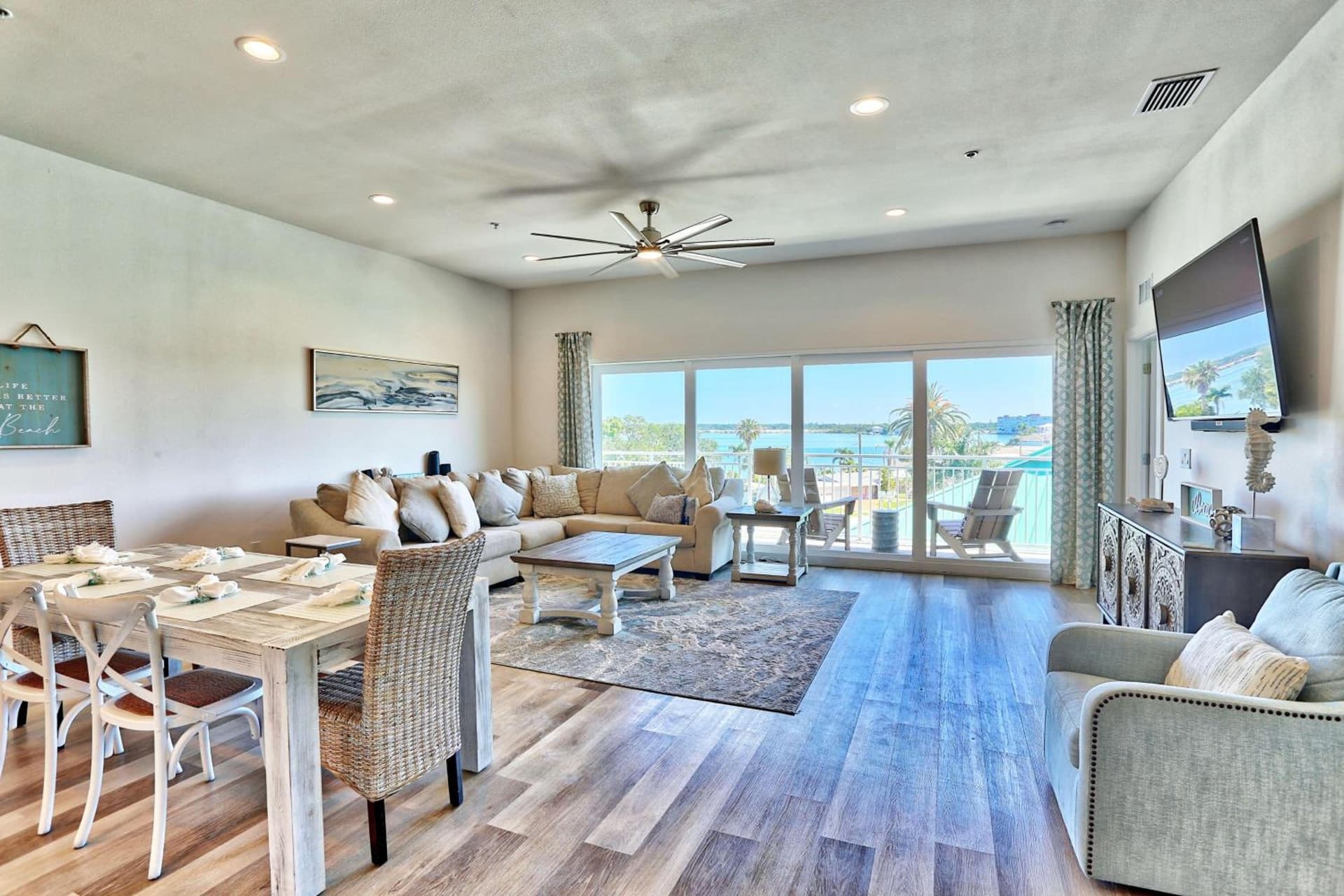 Madeira Del Mar Penthouse #2- Premier interior in St Pete Beach — gallery photo 2