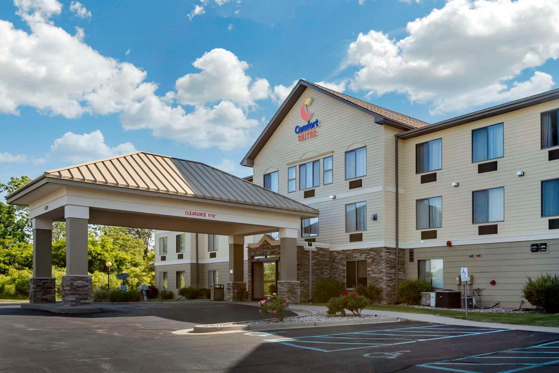 Comfort Suites Grandville - Grand Rapids SW — hotel in Grandville, Michigan