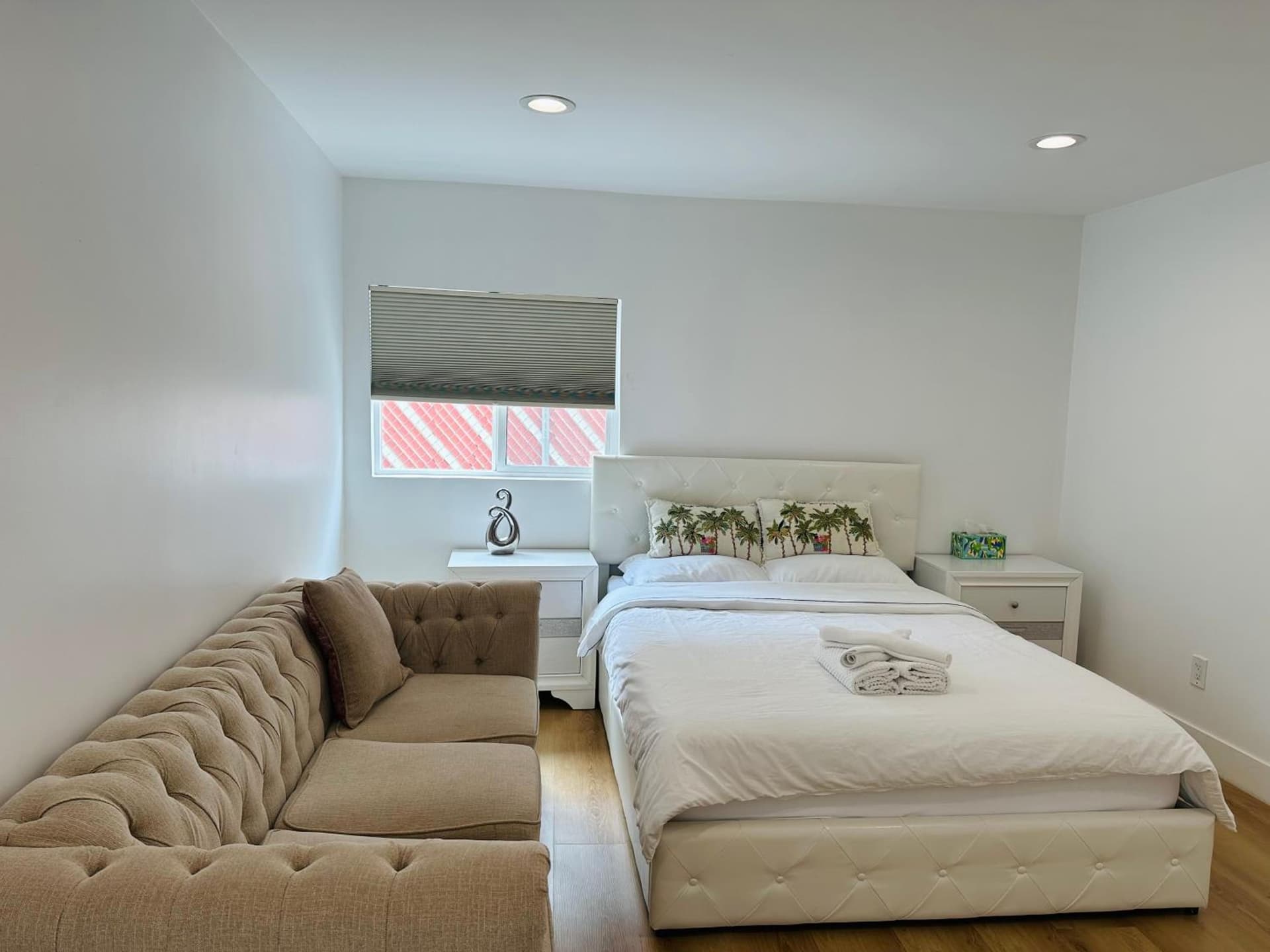 Stylish Retreat Private Room 2 property views in Los Angeles, CA — gallery photo 3