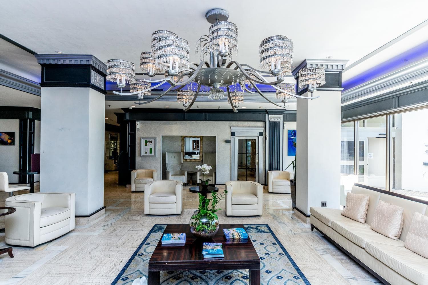 Ocean Manor Apartments property views in Fort Lauderdale, FL — gallery photo 3