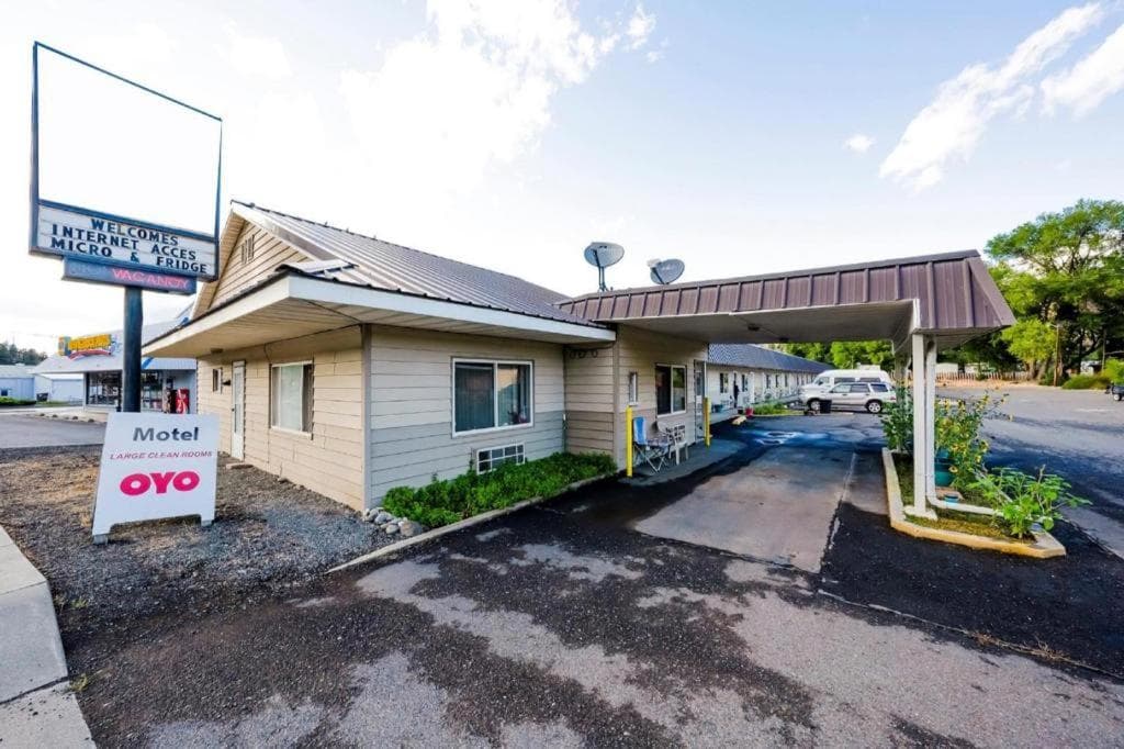 OYO Riverside Inn John Day OR property views in John Day, OR — gallery photo 3